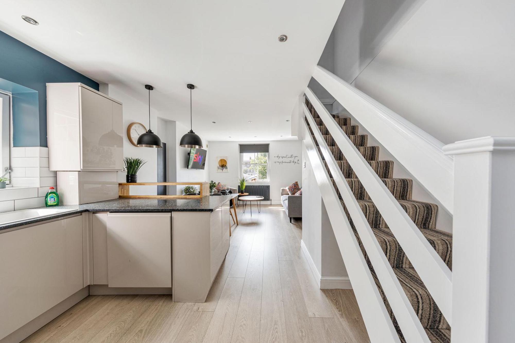 2bed1bath Modern Duplex Next To Queens Park Station Londres